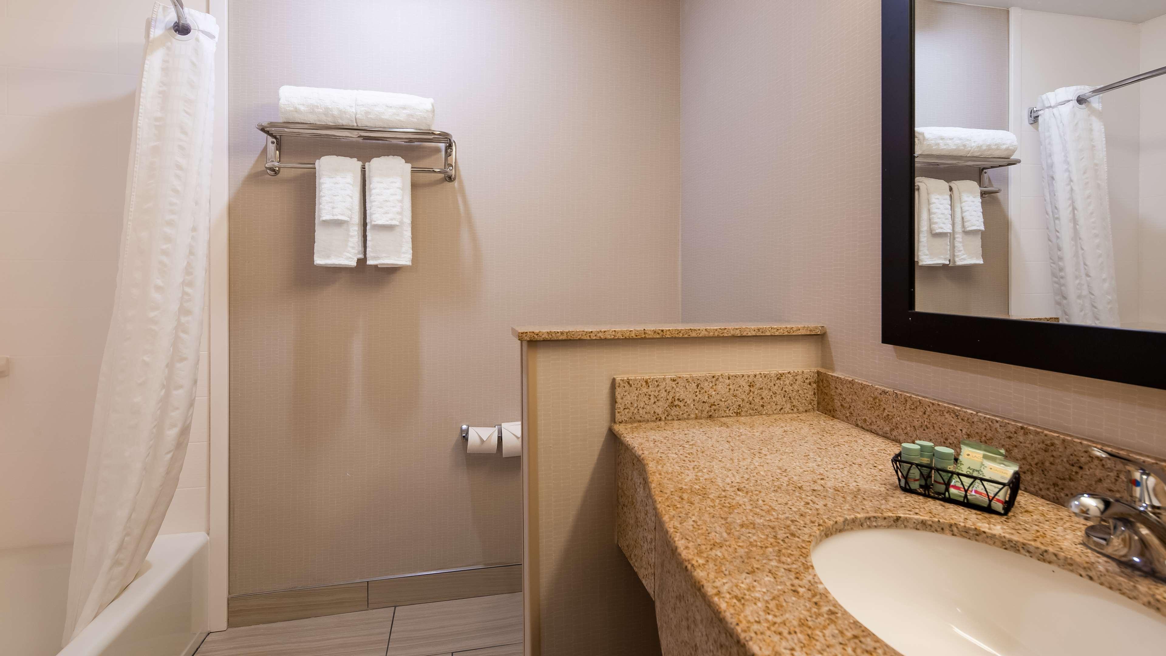 Best Western University Inn Итака Экстерьер фото